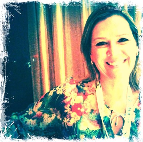 Esposa , mãe , pastora e professora. Amo minha família , meu ministério , trabalho e sobre tudo , Jesus !