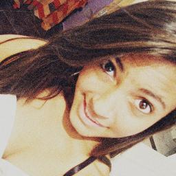 Beijamos de olhos fechados,porque as melhores coisas na vida ñ são vistas e siiim sentidas.(♥)