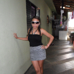 chata,irritante,retardada,romantica siis da gorda @laurabocardi *_*fallow mes