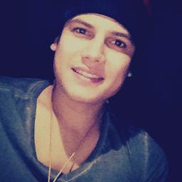 ㅤㅤSe quer um beijo apenas me dê um sorriso e nesse beijo vai querer ficar comigo e acreditar no amor ♪ @IsraelNovaes ♥