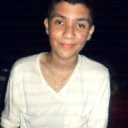 Nerd, realizado, atrapalhado, twitteiro viciado & o menino que gosta da Restart e muito... mas MUUUITO feliz! ;)