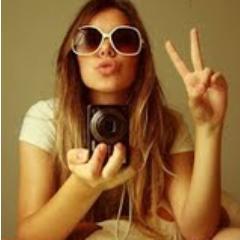 Sou maloqueira mas tambem sei ser uma dama..........Se liga princesa!Aquele vagabundo pode te fazer bem mais feliz que o principe encantado..... Maloqueira....
