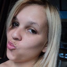 bom!
falar de mim é suspeito neh... mais sou muito brincalhona brinco com todos ao meu redor.
o resto so pessoalmente !