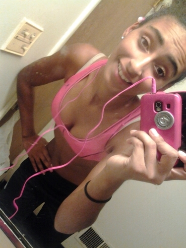 MrsGray_1020's profile picture. im in love with my future husband and i love to be around him.! hes my joy.!