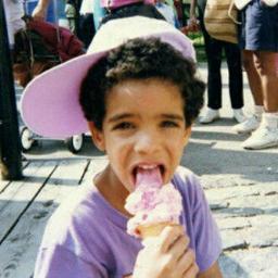 Spreading Drake love = ) Check out some really cool Drake gear at http://t.co/CHXr4gTMoJ