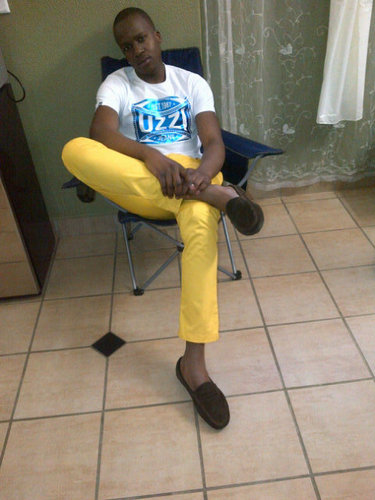I'm a human we all humans I'm not difrrent bt IV my own m not Perfect bt I'm always doing ma best I'm free available n open bt not for loosers dnt hv tym 4 em.