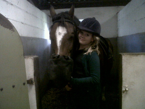 Bff michella ♥ pantarijn 1 KM 2  paardrijden voetballen ♥ stiekem hou ik super veel van jou xx inbreker wedstrijd op Tolina wordt toppp