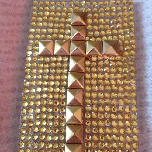 i custom make, phone cases, ipad and laptop cases. Converse, Vans and all heels customised how YOU want them :) http://t.co/3abIAzyWYu