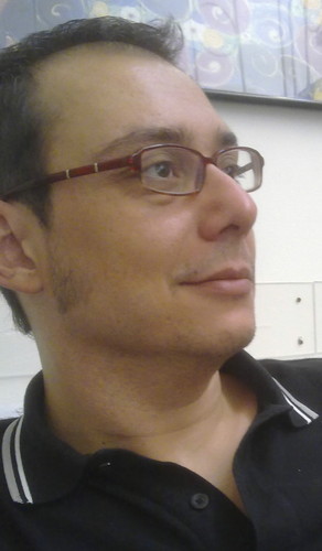 Aspirante Sciamano, Eterno Apprendista, Instancabile Ricercatore, Avido Sognatore, Scrittore Dilettante, Guerriero Indomito, Chirurgo Convinto, Chef per caso.