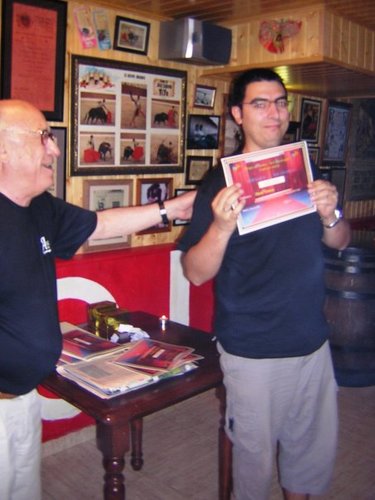 Padre, Informático de profesión, actor aficionado del grupo Atril y los domingos a jugar al futbol