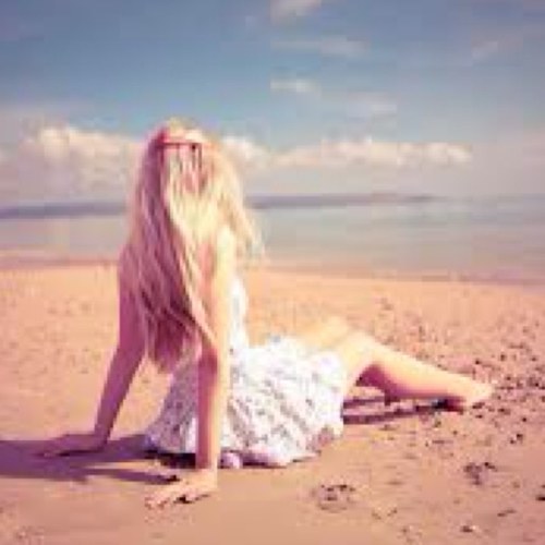 Volg ons voor leuke tweets om te RT!3 Nog een leuk account is : @myteenagestyle ! Volgen dus! 3