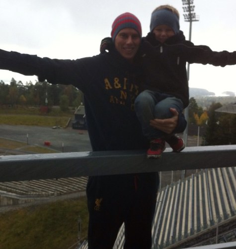 Kommunikasjons rådgiver by Day, fotballtrener by night!