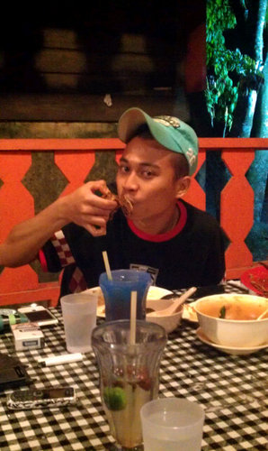 I'm nazmie can call me naz o mie..I live in kajang(satay town).my bbpin 23A45CFE..