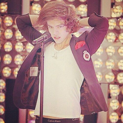 Haarry_Styiles's profile picture. Hello :D I'm 1/6 of One Direction.. And if you follow, thank you.. I Love You .xx