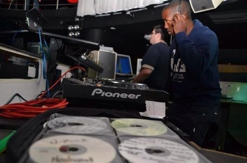 Welcome To The Official Page Of 
DJ J-MAN-K

DJ J-MAN-K (Radio Presenter / Club Dj)

Team Follow Back