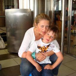 AmandaWhiteley's profile picture. Retail fanatic, fitness fanatic, had a decent golf swing, taxi driver for 2 boys: passionate about the impact of how digital will transform retail @confluent