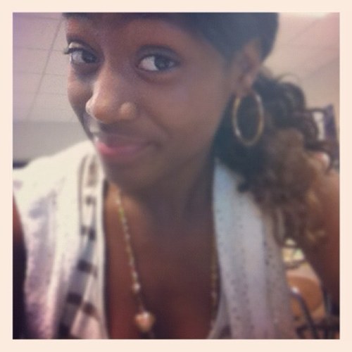 Simply hit the button and turn it blue & you'll notice a shoutout from me!! Wildin' out wit my Twifey @BlowMe_Slightly : )