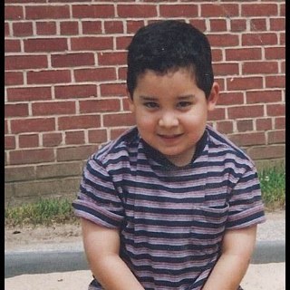 follow me i follow back and rwj follows me.follow my other twitter account @JasonAguirre9