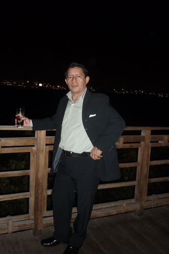 constructor de valores,noble y justo con los de mas presto a escuchar a quien lo necesite