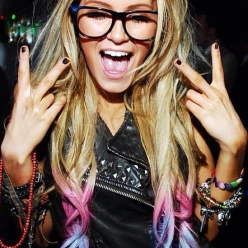 SmileyBlogshop's profile picture. Ignore the username :( This was a re-used acount! I tweet just about anything! :D Do follow back? :)