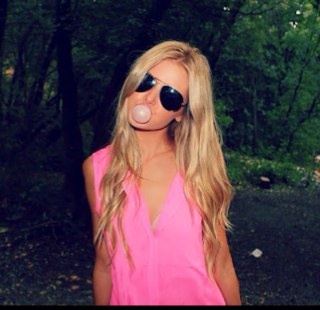 Tweeting the life of a blonde