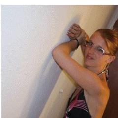 Dorindah d'origines allemand ,reine du dram'n'b et du rap engagé #dadarap, artistes polygames (ds plsr domaines) prête à tt pour reussir dans l'show bizz.kiss!