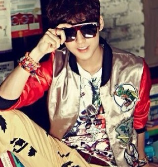 HeLlO,if u want me to follow back,mention me please~