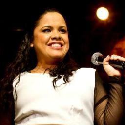 Siga e faça parte do Clube de fãs da Cassiane. Para conversar e ficar por dentro das notícias desse ministério abençoado! Seguido por ela → @CassianeCantora !