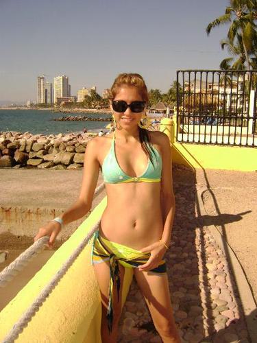 soy divertida me gusta estar con mis amigos disfrutando la vida, me gustan las fiestas #followback