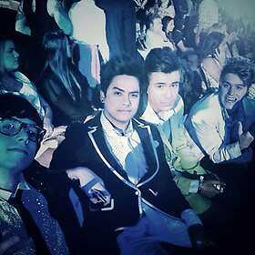 fco de la banda @rockrestart en cancun mexico @pelanzarestart @thomasrestart @kobarestart @pelurestart 11/03/11