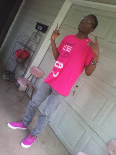 From 5th Ward Tx. Loves The Color Blue. Love Playing Video Games N Listen To Music.