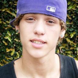 Sou tudo aquilo que vc queria ser, só que melhor. As criticas nao me rebaixam, Os elogios nao me elevam, Sou o que sou, nao o que acham..