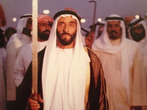 كفـايه انـي مـن دارٍ تاريخهـا زايـــد ✨