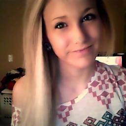Cheeky | Blonde | Green Eyes | American | Im a Directioner & a Simpsonizer. Deal with it. (: