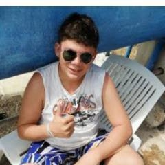 Deus Acima de Tuuudo , Solteiro, 17 Anos, Besta,Chato, e As vezes Legal , Saber mais so Seguir :)