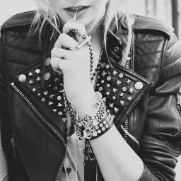 Aquí encontrarás a las rockeras, metaleras, punks y rastas más sexys del planeta.