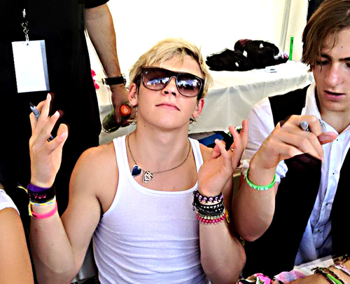R5! Orange! Family! Friends! BasketBall! Parties! Monkies! Music! Art! Gym! Movies! BB/PLL/A&A!!! #R5Family ! 3 @officialR5