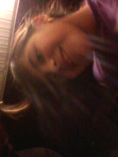 KarenKveliz19's profile picture. fuck a bio