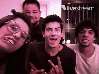 Twitter dedicado a um quarteto mais que especial .