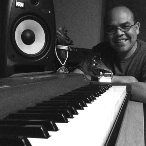 Arreglista, productor musical, Latin Grammy winner.