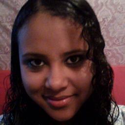 Uma adolescente confusa,brincalhona,extrovertida,loka,adoro fikar com os amigos,sou super companheira ,odeio pessoas falsas,chocolate,romântica.