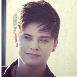 Leonete do @CHRIS_LEAO &' eu amo meu leãozinho &' tb amo minha sogrinha lienda k; @claraleao_ & minhas cunhis #Bru && #kiki. amo mermo não gostou me chupe *O*'
