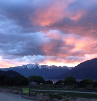 Hi & Welcome to our beautiful campground! Just a 12 km drive from Queenstown and we're situated right on the shores of Lake Wakatipu!