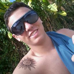 Estudante , Canceriano  , São Paulino , 16 anos , Jogador de Handebol , e adoro curtir a Vida . Follow-Me (: