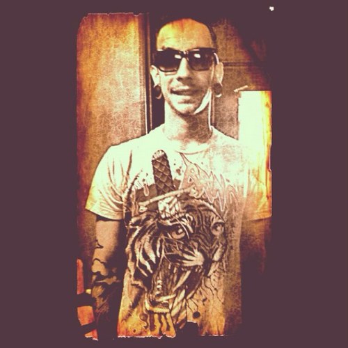 25, father, husband, musician, producer, doper, p.l.u.r., check out my band @Kingslayerband