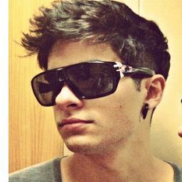 Perfil 2 , antigo @BrunoSpoonFC_ ! Eu vou subir as nuvens, pra desenhar o teu sorriso (L) @brunoporto 12 04 11