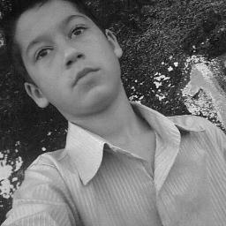 Meu nome é Tayllor tenho 10 anos.
Quando estou em casa com meus amigos agente larga para a rua Antonio Ribeiro Cardoso fais merda larga correndo nói é assim.