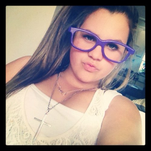 im 13 and live in melbourne i love one direction, what about tonight, justin bieber, shopping and hanging with friends ❤ LWWY ❤