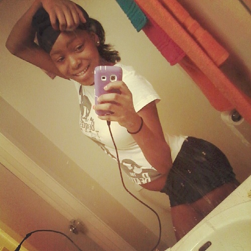 - neww bioo comingg soonn , followw mee doeeee♥. .