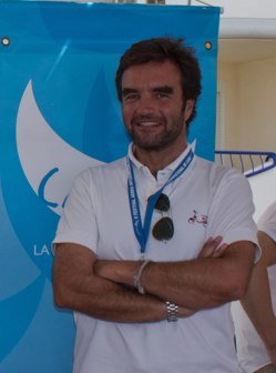 Ciudadano del mundo q tiene la suerte de vivir y trabajar por El Pto.Sta.M@ Antiguo alumno de los Jesuitas y del Bosco de Sevilla. Director Ag.Coral Portuense